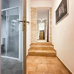 New Apart, Monaco, Bnbrickeys Apartmán *